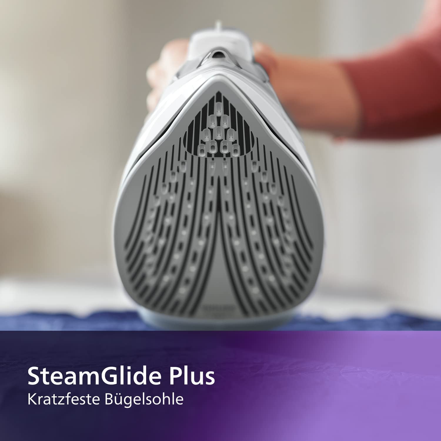 Philips Steam Iron DST5010 5000 Series (2400 W, Steam Boost of 160 g, SteamGlide Plus).