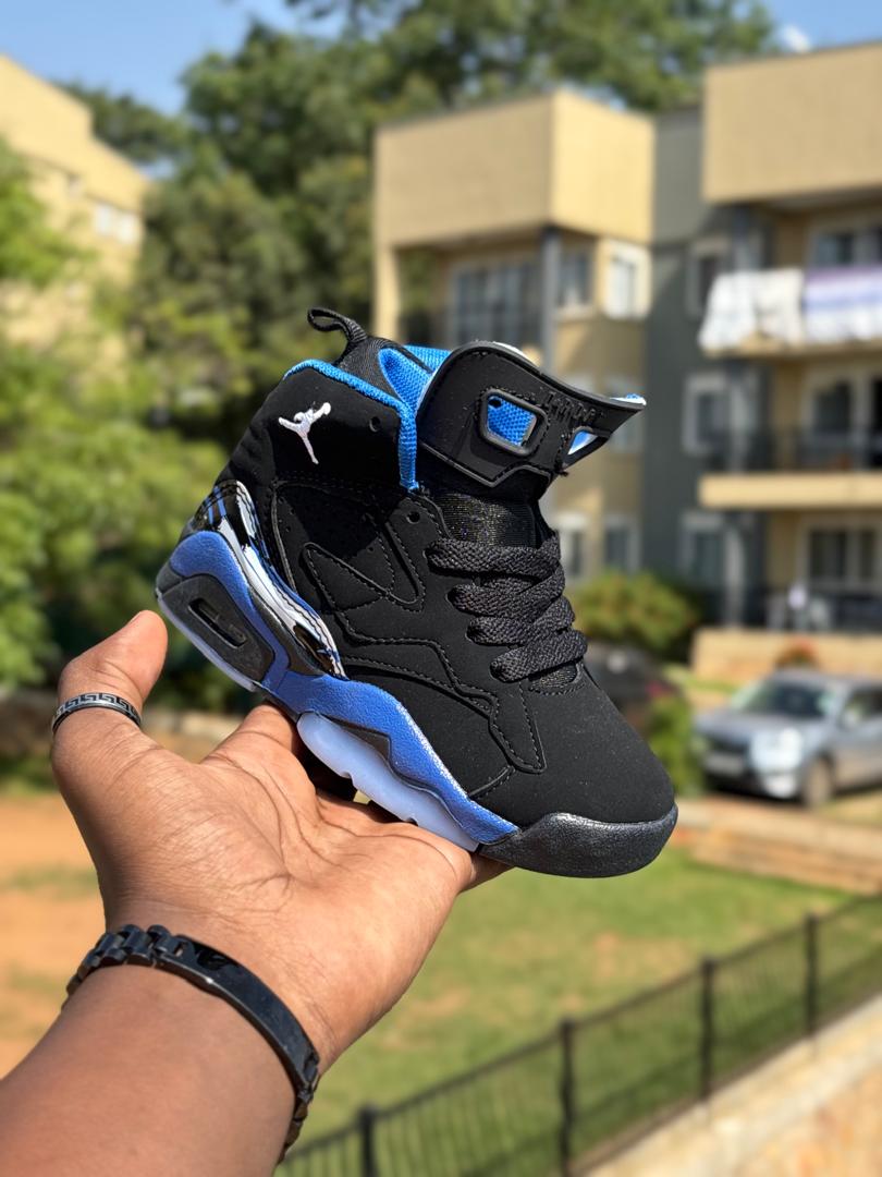 mid-top kids’ sneaker