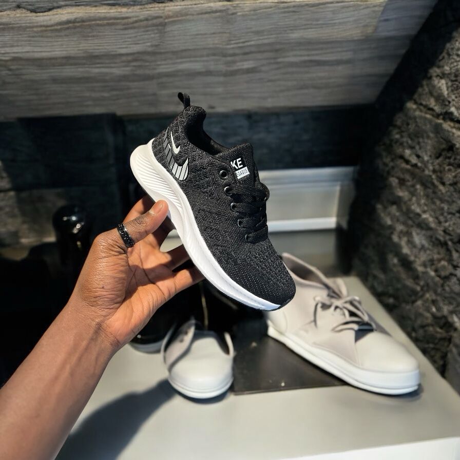 Nike Revolution 6 FlyEase