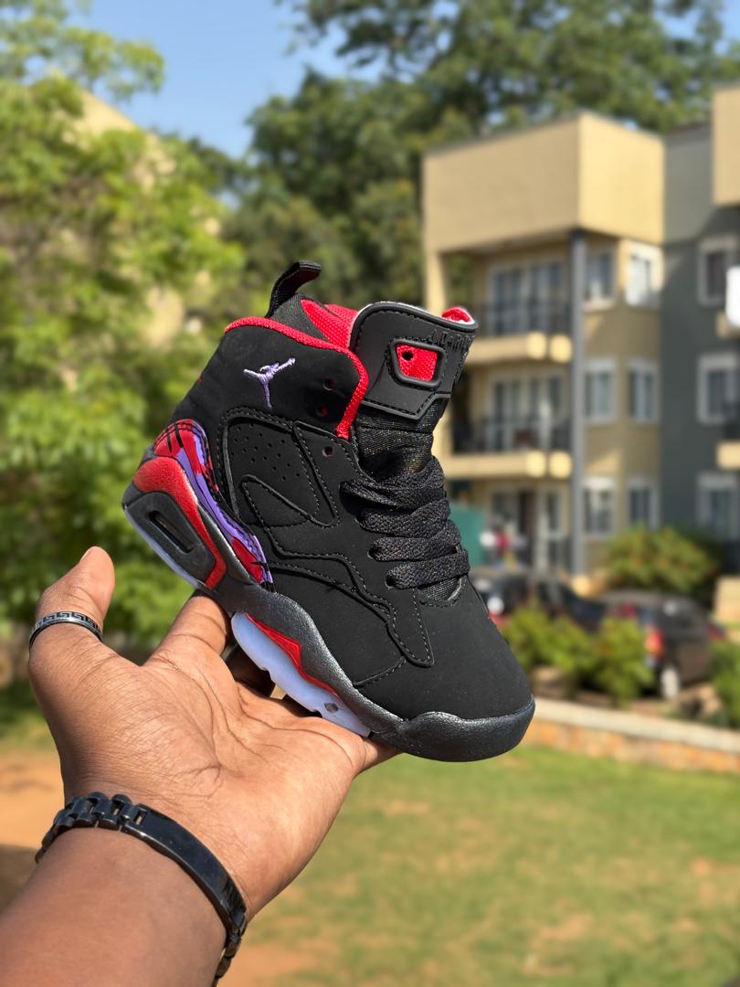 mid-top kids’ sneaker
